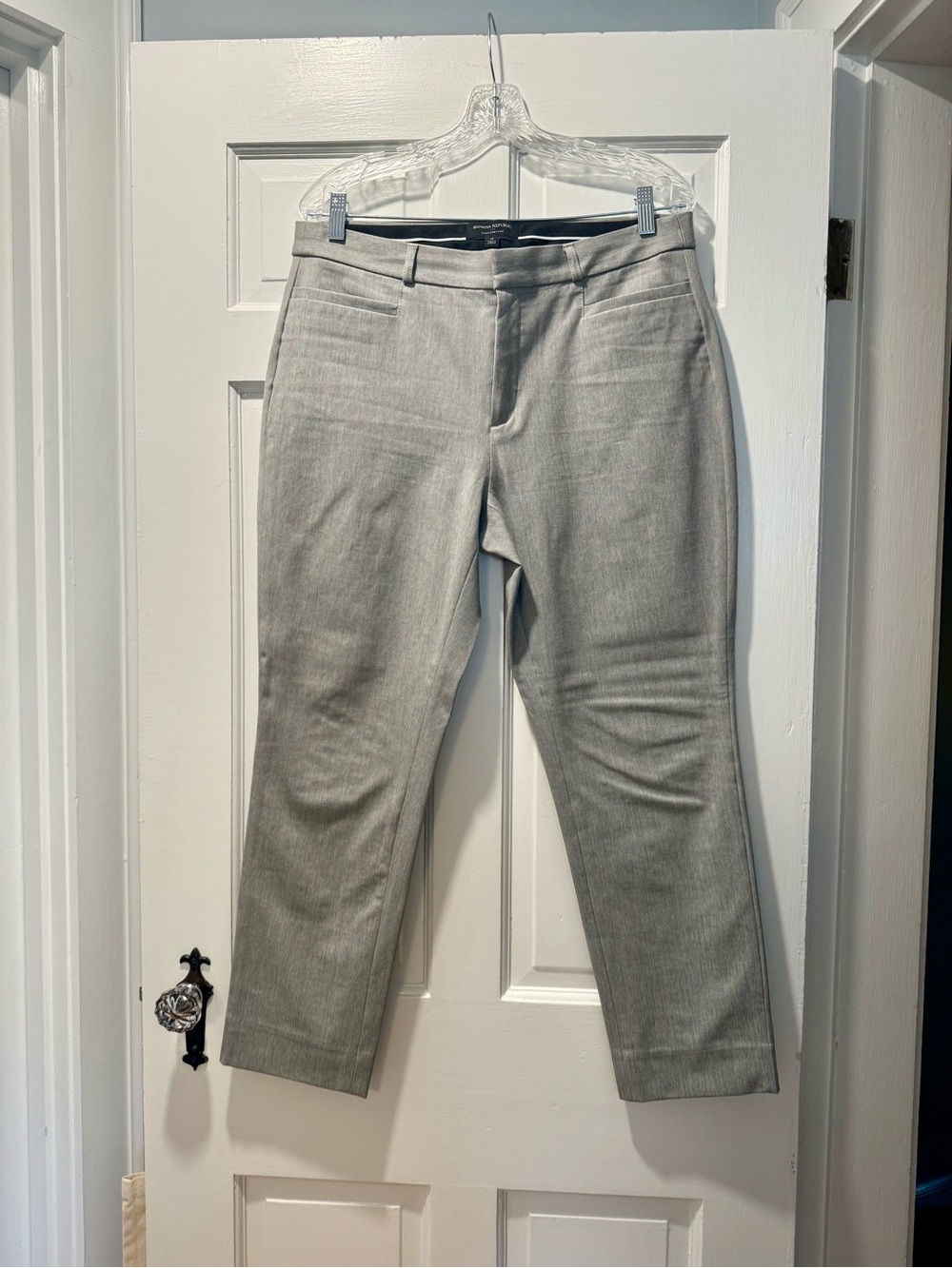 Women’s Banana Republic Loan Curvy Fit Pants in Light Gray, Size 12